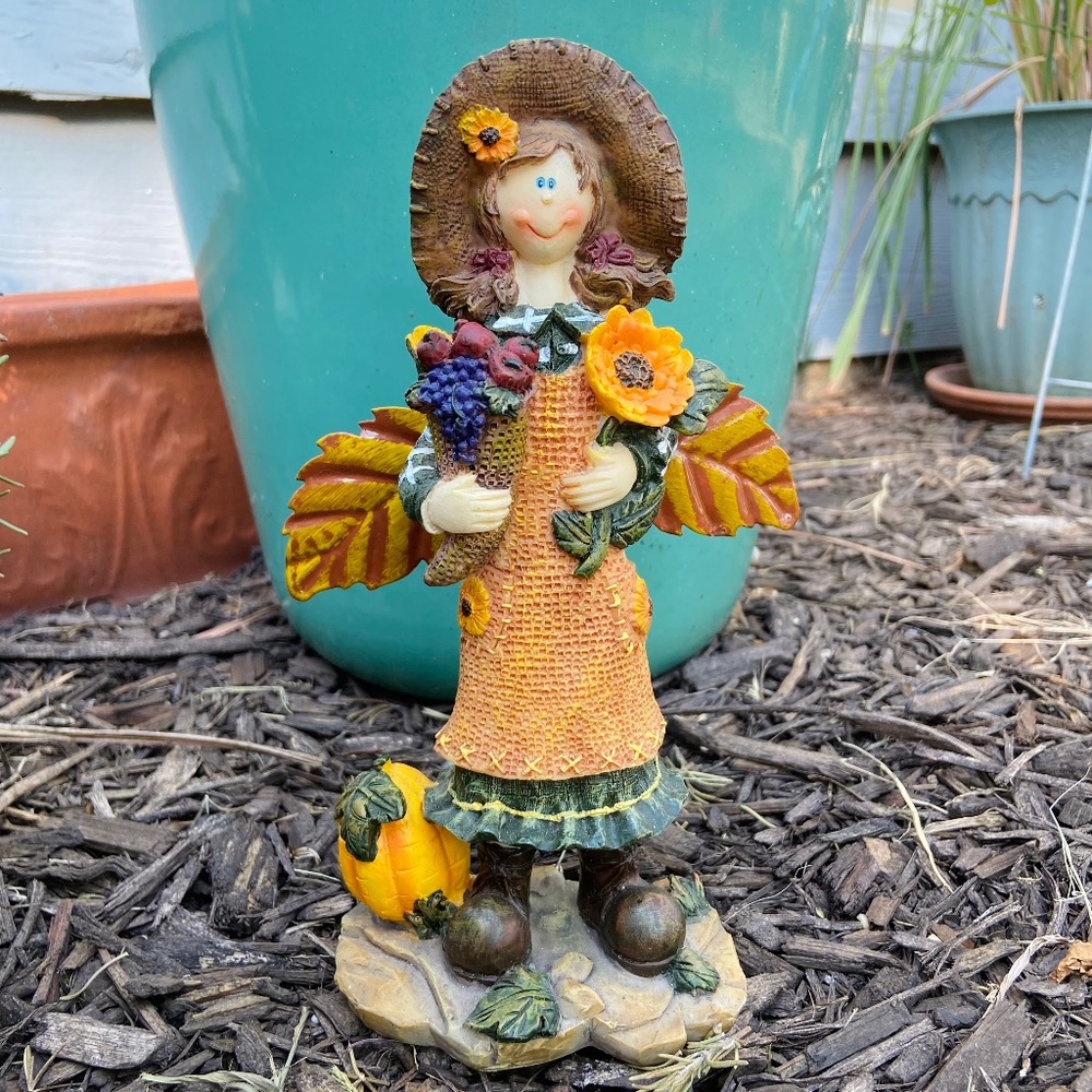 Vintage Thanksgiving Harvest Lady Fall Autumn Figurine 8.5” Tall